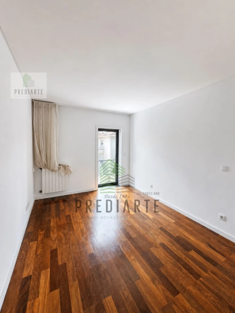 Apartamento T5 para Venda em Paranhos Foto 15