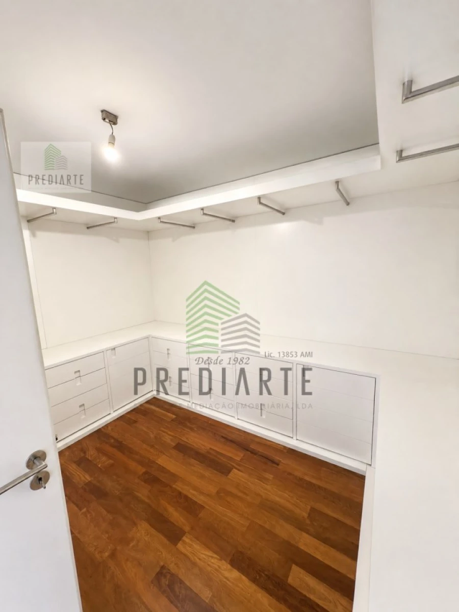 Apartamento T5 para Venda em Paranhos Foto 19