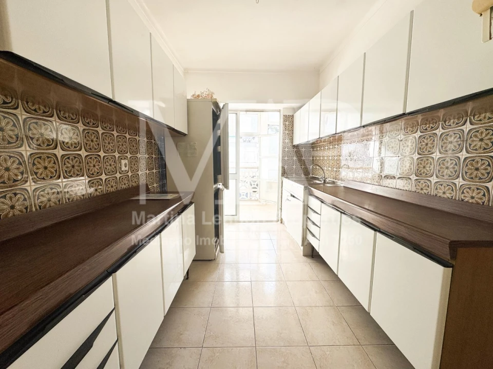 Apartamento T3 para Venda em Carcavelos e Parede Foto 8