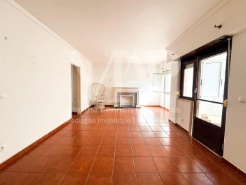 Apartamento T3 para Venda em Carcavelos e Parede