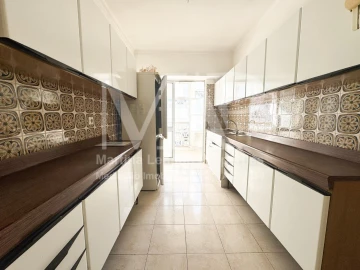 Apartamento T3 para Venda em Carcavelos e Parede