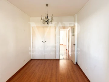 Apartamento T3 para Venda em Carcavelos e Parede