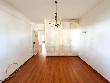 Apartamento T3 para Venda em Carcavelos e Parede