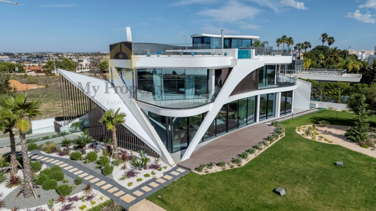 Moradia T4 para Venda em Guia Foto 5