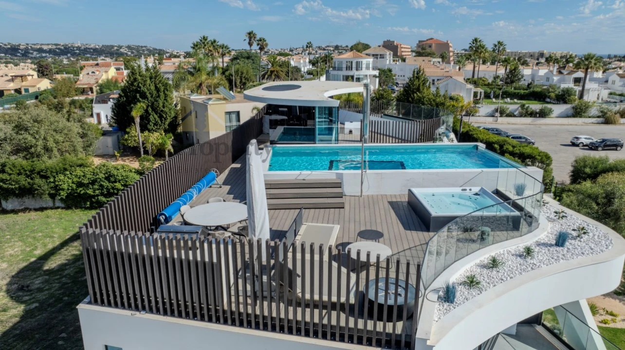 Moradia T4 para Venda em Guia Foto 7