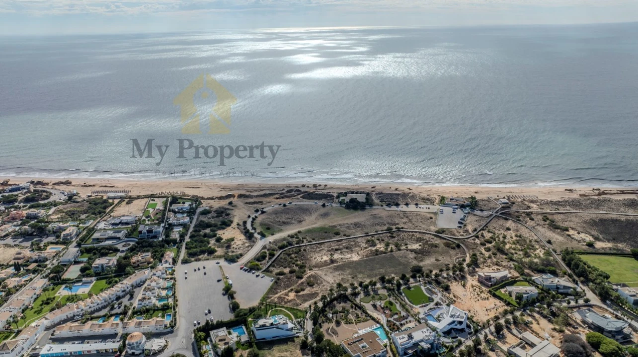 Moradia T4 para Venda em Guia Foto 18