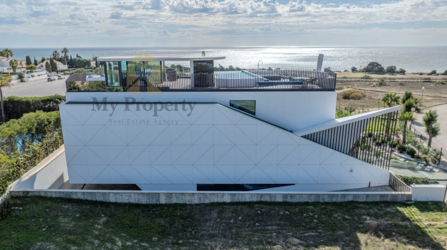 Moradia T4 para Venda em Guia Foto 4