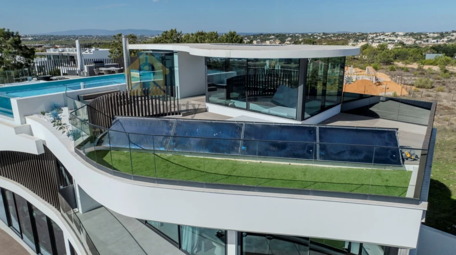 Moradia T4 para Venda em Guia Foto 10