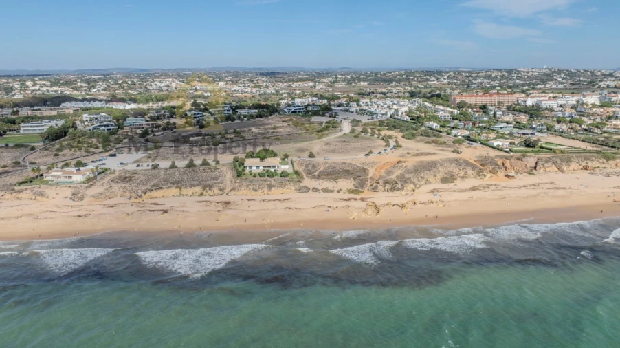 Moradia T4 para Venda em Guia Foto 15