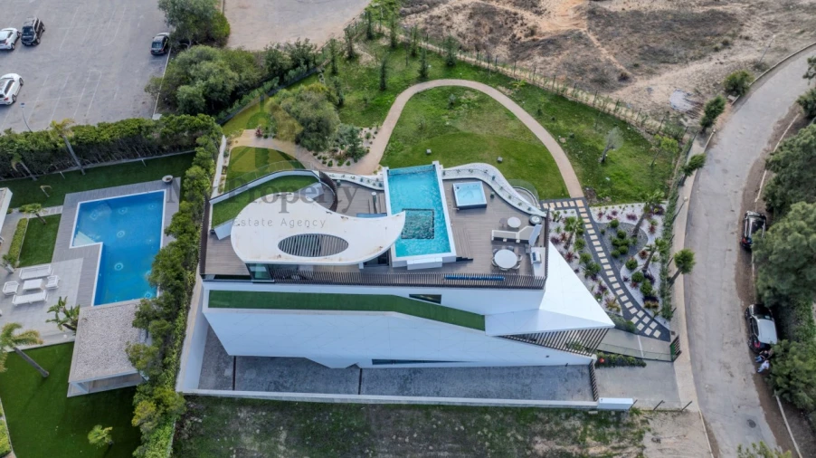 Moradia T4 para Venda em Guia Foto 19