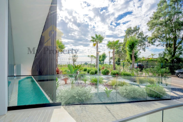 Moradia T4 para Venda em Guia Foto 26