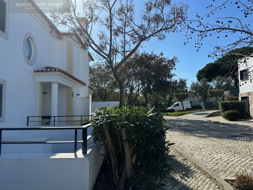 Moradia T4 para Arrendamento em Alcabideche Foto 5