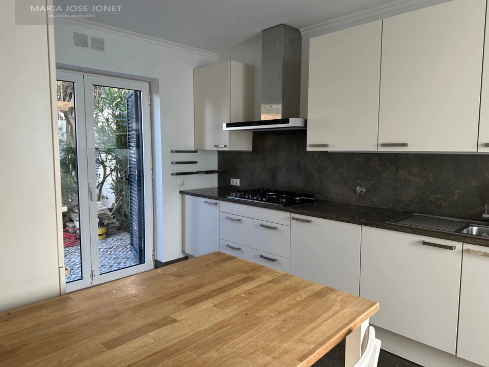 Moradia T4 para Arrendamento em Alcabideche Foto 13