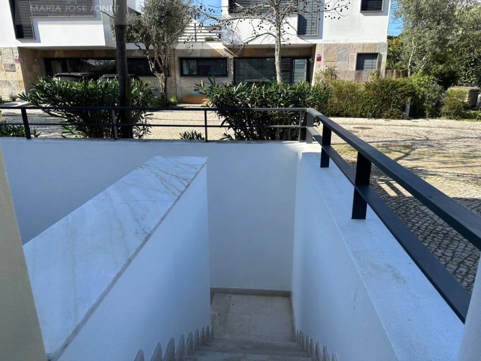 Moradia T4 para Arrendamento em Alcabideche Foto 23