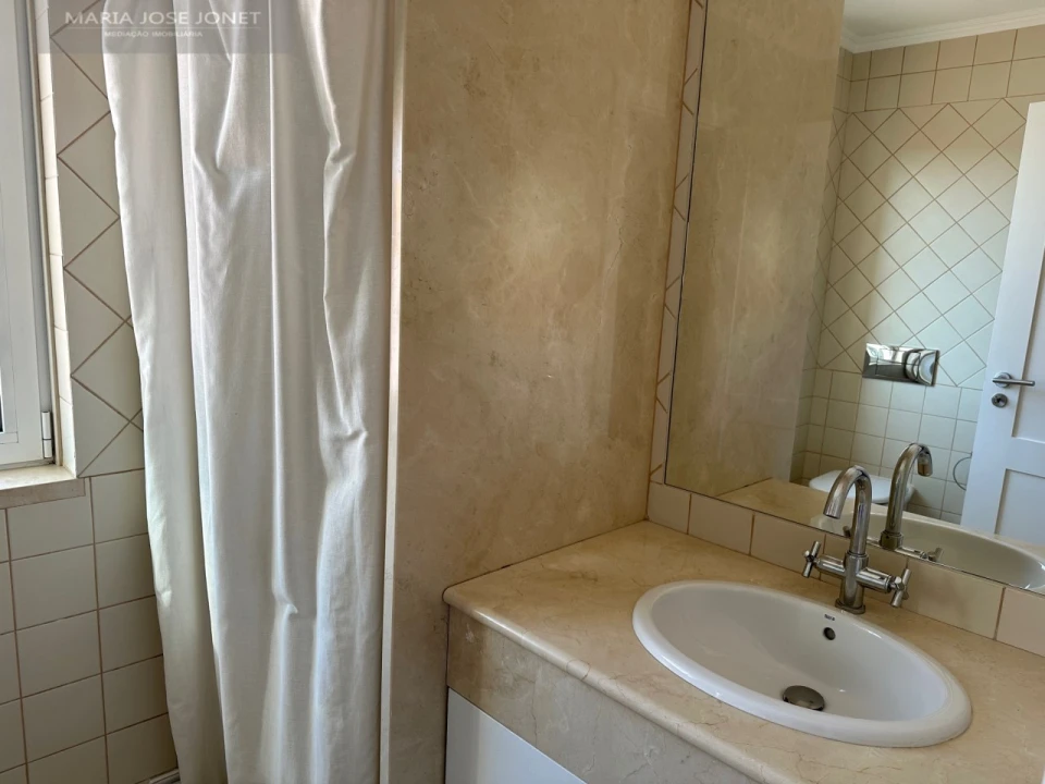 Moradia T4 para Arrendamento em Alcabideche Foto 30