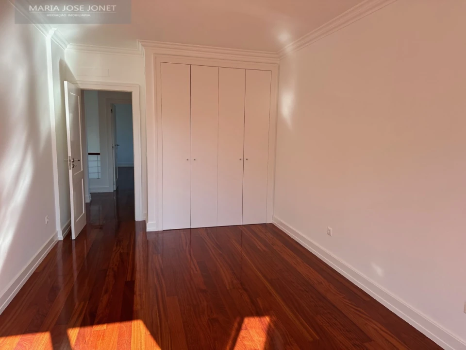 Moradia T4 para Arrendamento em Alcabideche Foto 34