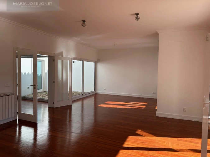 Moradia T4 para Arrendamento em Alcabideche Foto 9