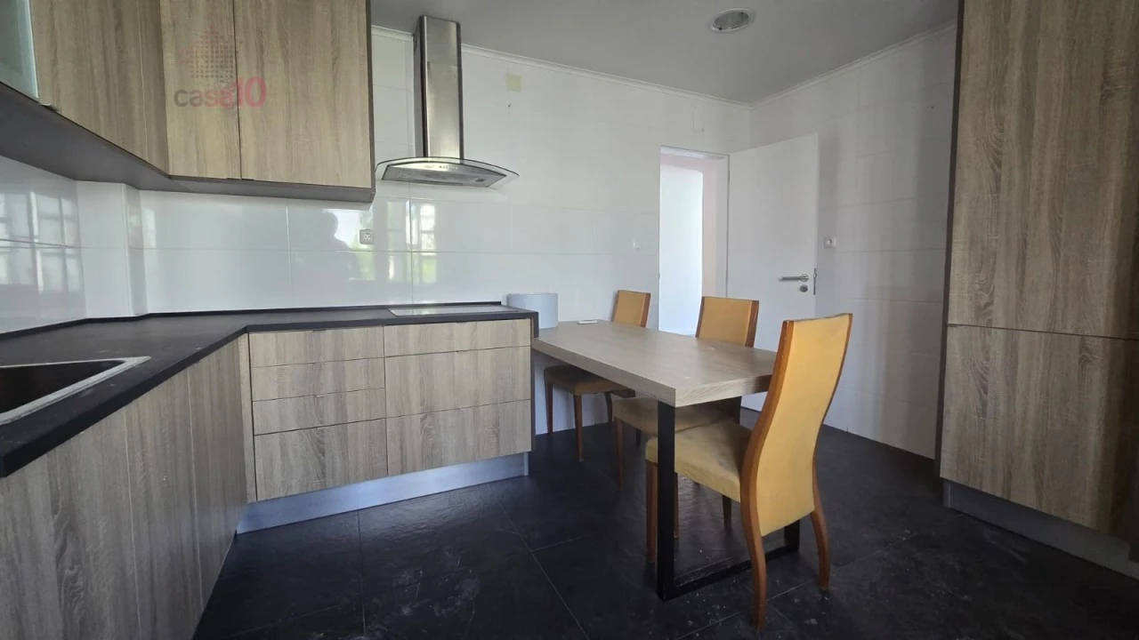 Moradia T7 para Venda em Santa Iria de Azoia, São João da Talha e Bobadela Foto 13