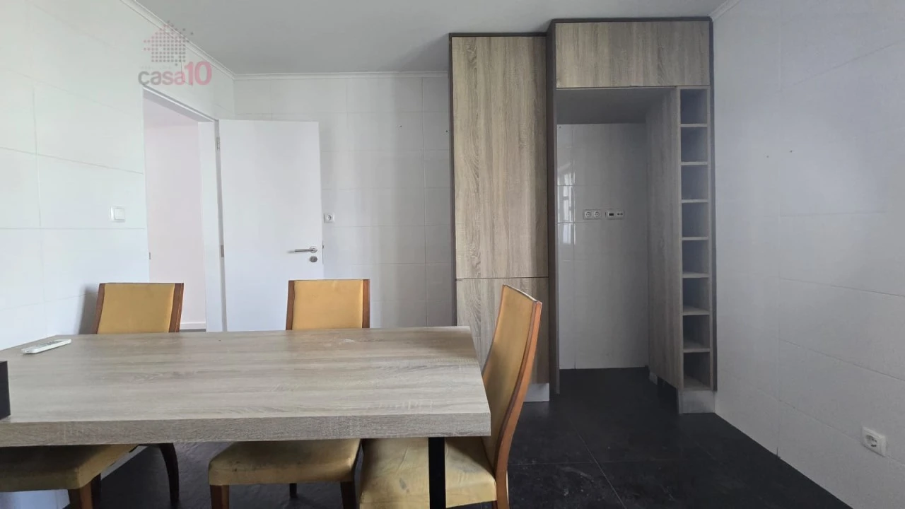 Moradia T7 para Venda em Santa Iria de Azoia, São João da Talha e Bobadela Foto 14