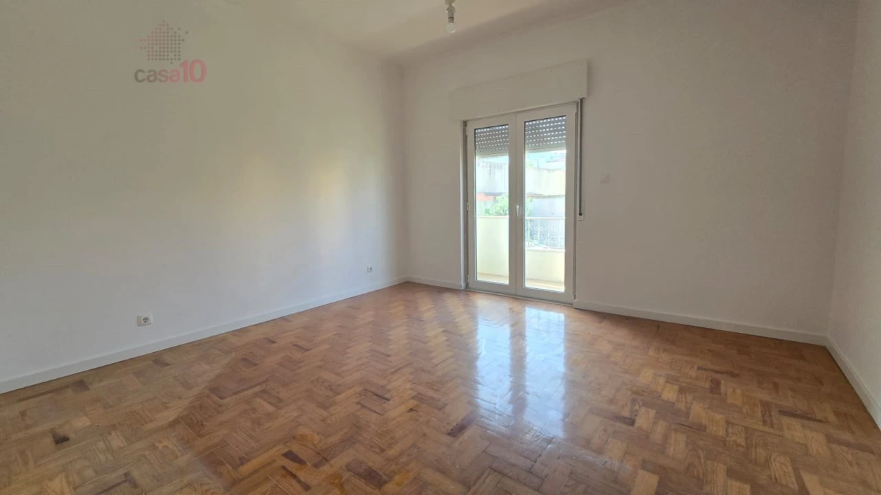 Moradia T7 para Venda em Santa Iria de Azoia, São João da Talha e Bobadela Foto 16