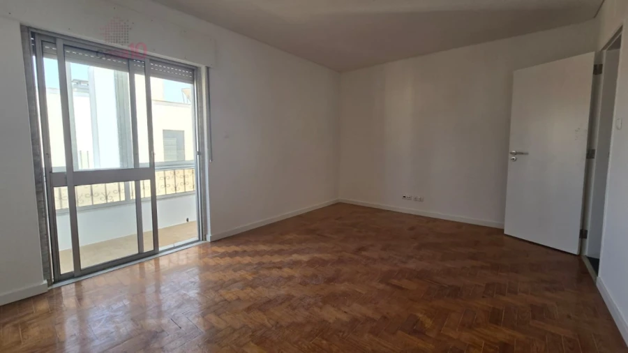 Moradia T7 para Venda em Santa Iria de Azoia, São João da Talha e Bobadela Foto 9