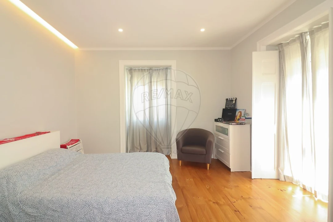 Moradia T5 para Venda em Carregado e Cadafais Foto 13