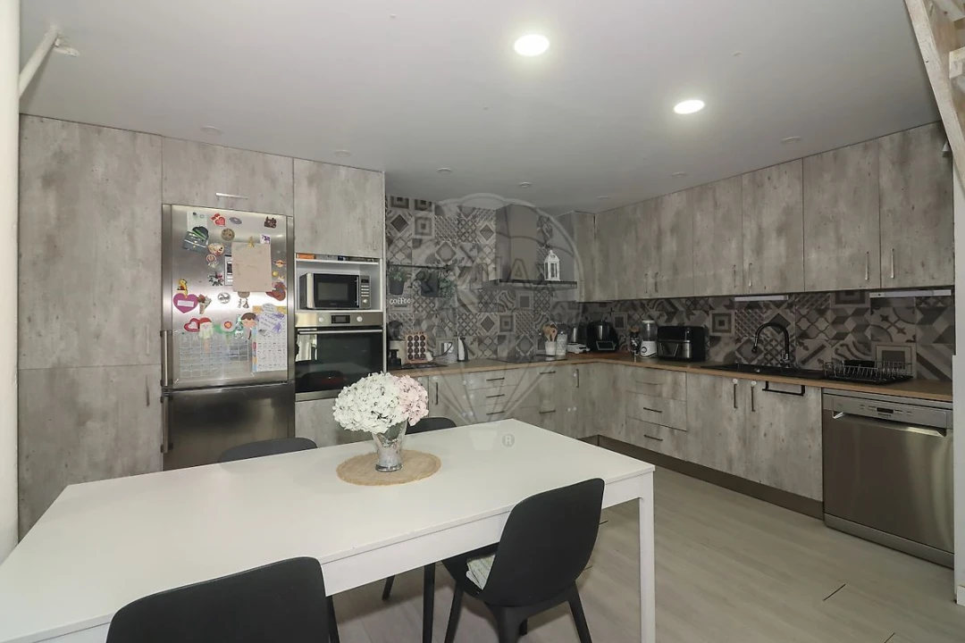 Moradia T5 para Venda em Carregado e Cadafais Foto 5