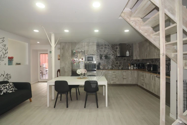 Moradia T5 para Venda em Carregado e Cadafais Foto 3