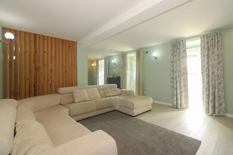 Moradia T5 para Venda em Carregado e Cadafais Foto 9