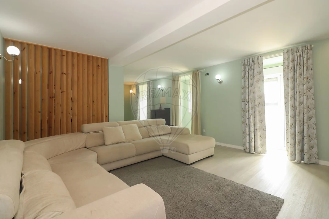 Moradia T5 para Venda em Carregado e Cadafais Foto 9