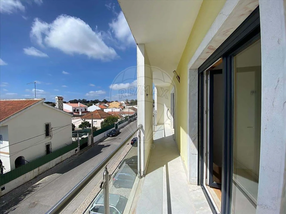 Apartamento T4 para Venda em Pinhal Novo Foto 4