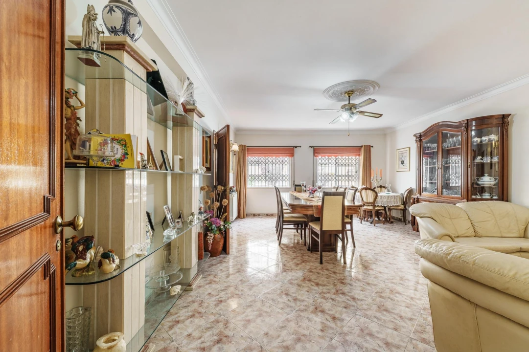 Moradia T8 para Venda em Cacém e São Marcos Foto 26