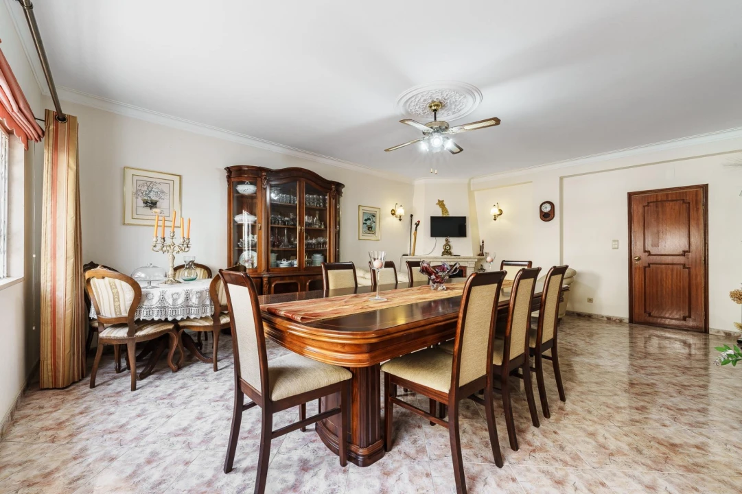 Moradia T8 para Venda em Cacém e São Marcos Foto 27