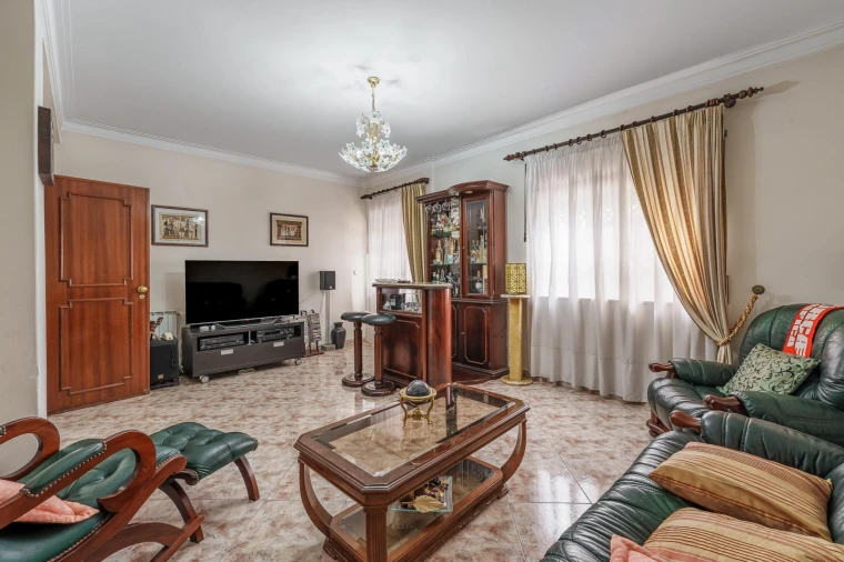 Moradia T8 para Venda em Cacém e São Marcos Foto 15