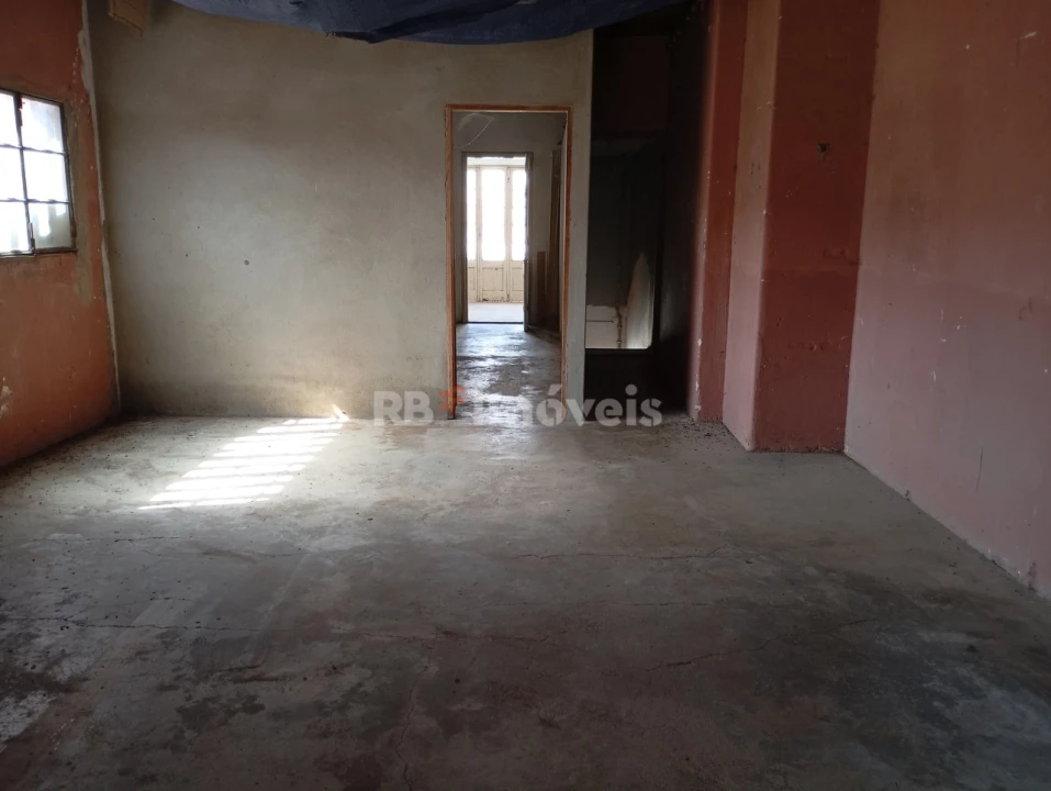 Prédio para Venda em Vila Nova da Barquinha Foto 6