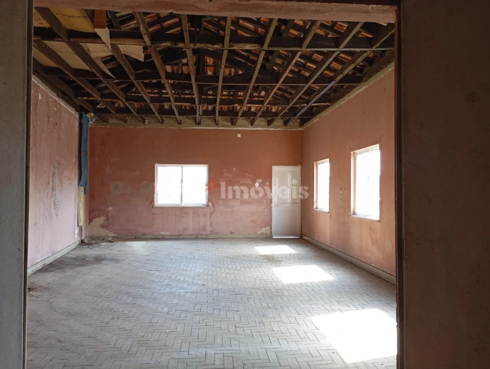 Prédio para Venda em Vila Nova da Barquinha Foto 4