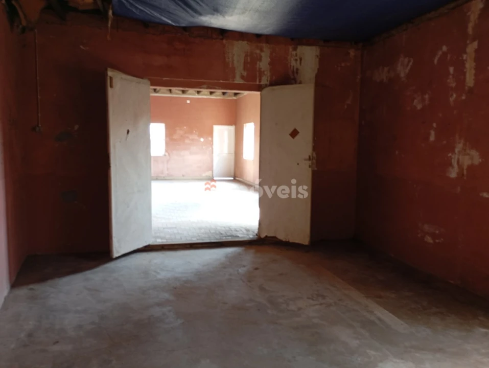 Prédio para Venda em Vila Nova da Barquinha Foto 8