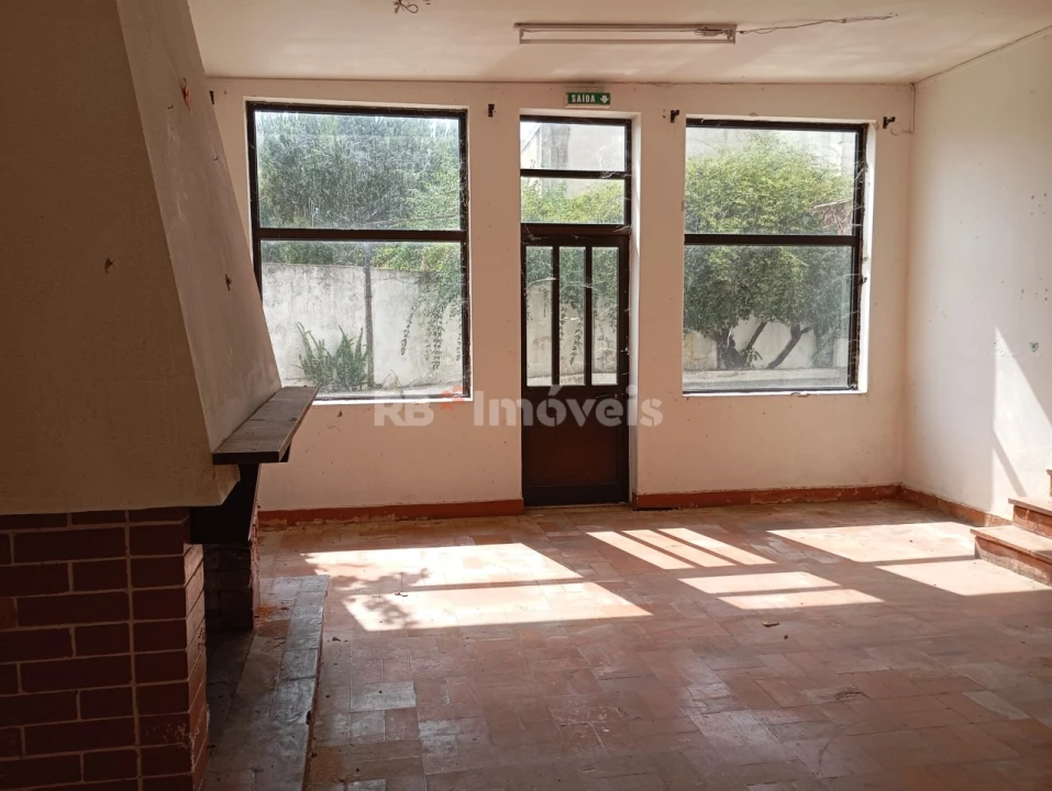 Prédio para Venda em Vila Nova da Barquinha Foto 2