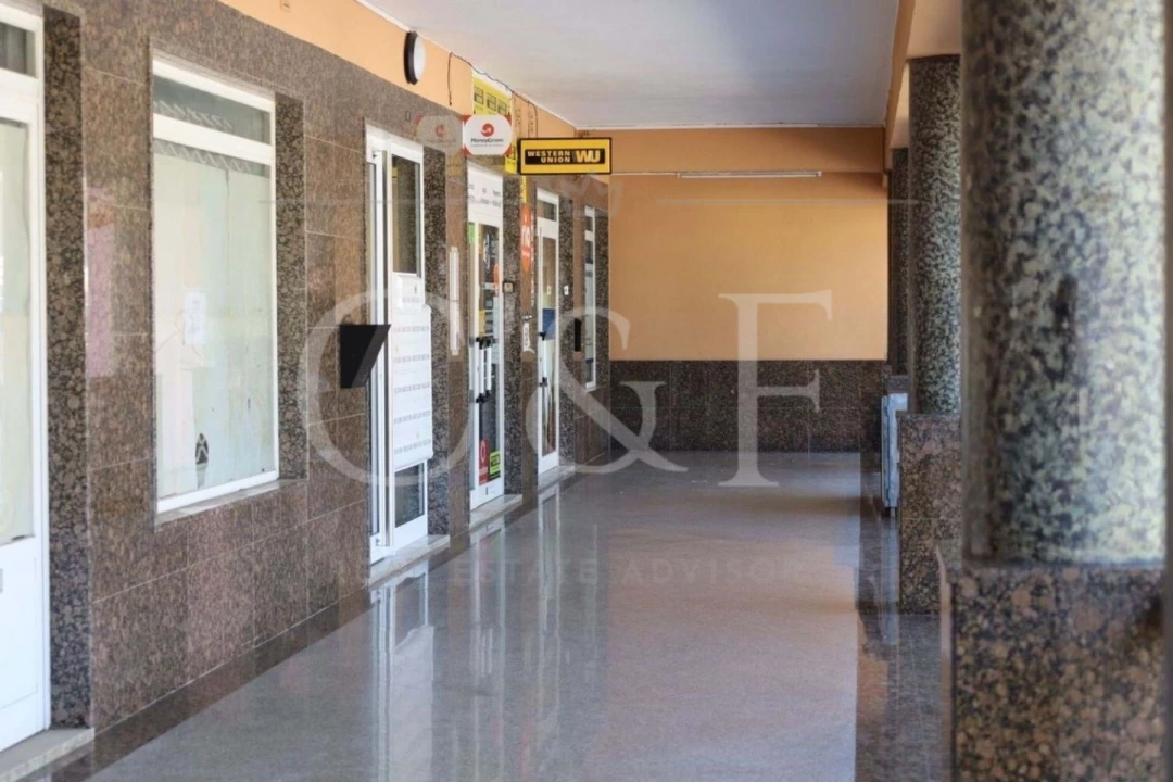 Loja para Venda em Cacém e São Marcos Foto 2