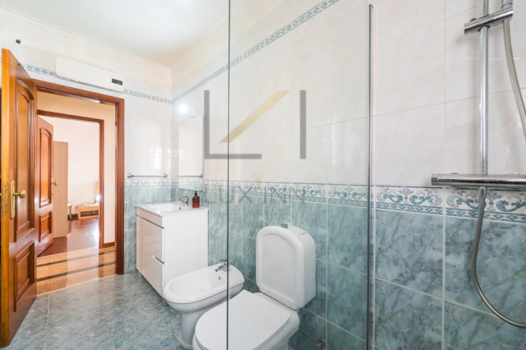 Moradia T4 para Venda em Carcavelos e Parede Foto 26