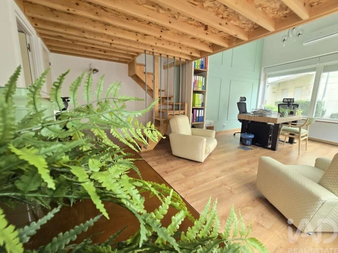 Loja para Venda em Santa Iria de Azoia, São João da Talha e Bobadela Foto 10