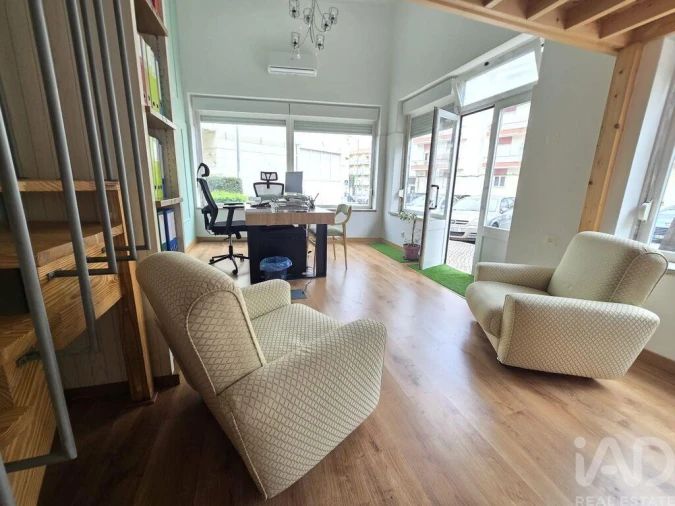 Loja para Venda em Santa Iria de Azoia, São João da Talha e Bobadela Foto 6