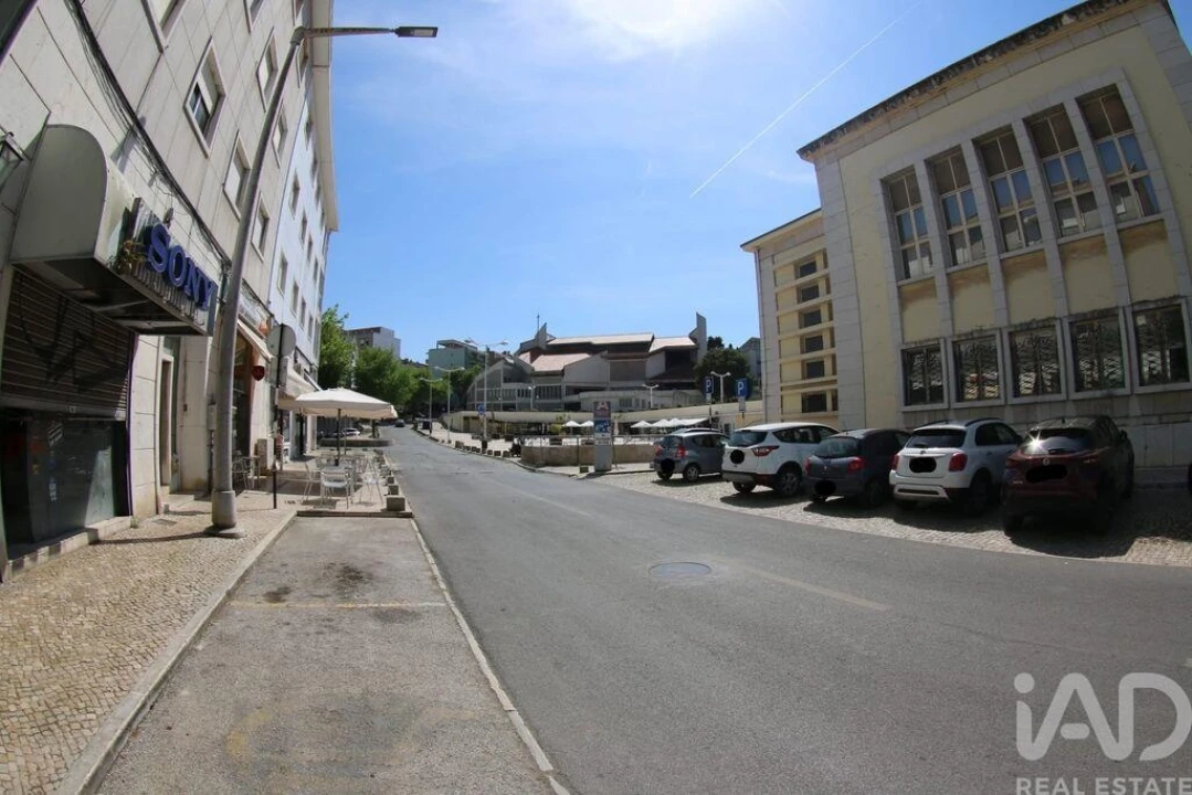 Loja para Arrendamento em Almada, Cova da Piedade, Pragal e Cacilhas Foto 2