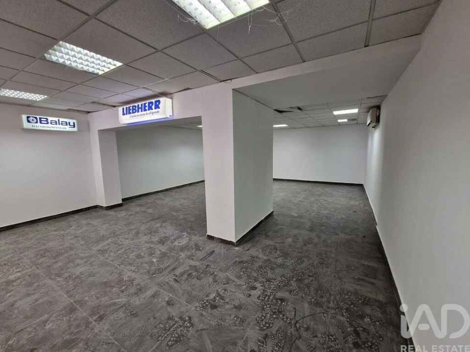 Loja para Arrendamento em Almada, Cova da Piedade, Pragal e Cacilhas Foto 23