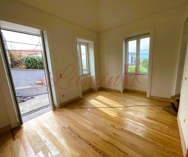 Moradia T2 para Venda em Arco da Calheta Foto 11