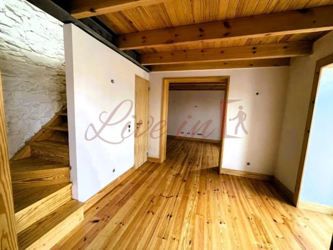 Moradia T2 para Venda em Arco da Calheta Foto 3