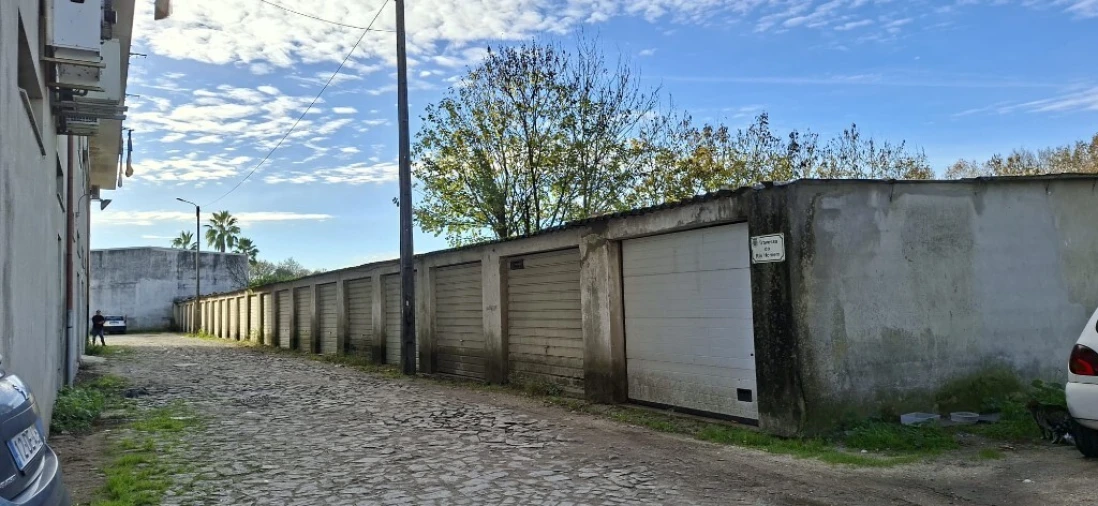 Garagem para Arrendamento em Lago