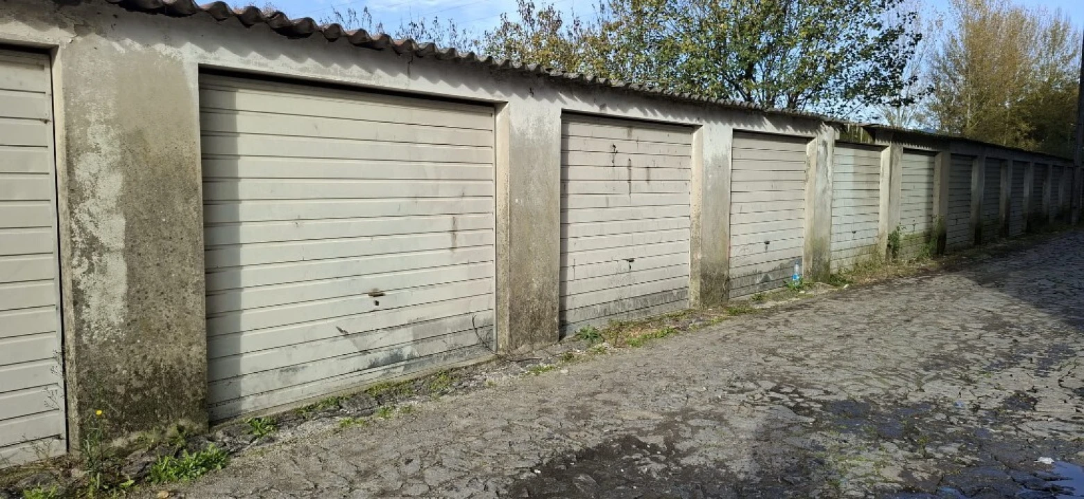 Garagem para Arrendamento em Lago Foto 3