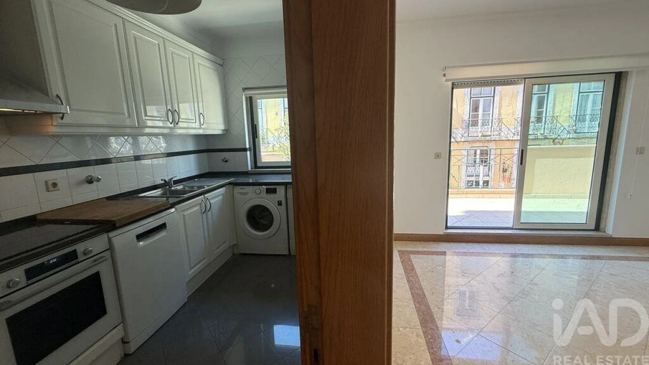 Apartamento T2 para Arrendamento em Misericórdia Foto 6