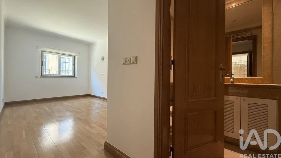 Apartamento T2 para Arrendamento em Misericórdia Foto 15